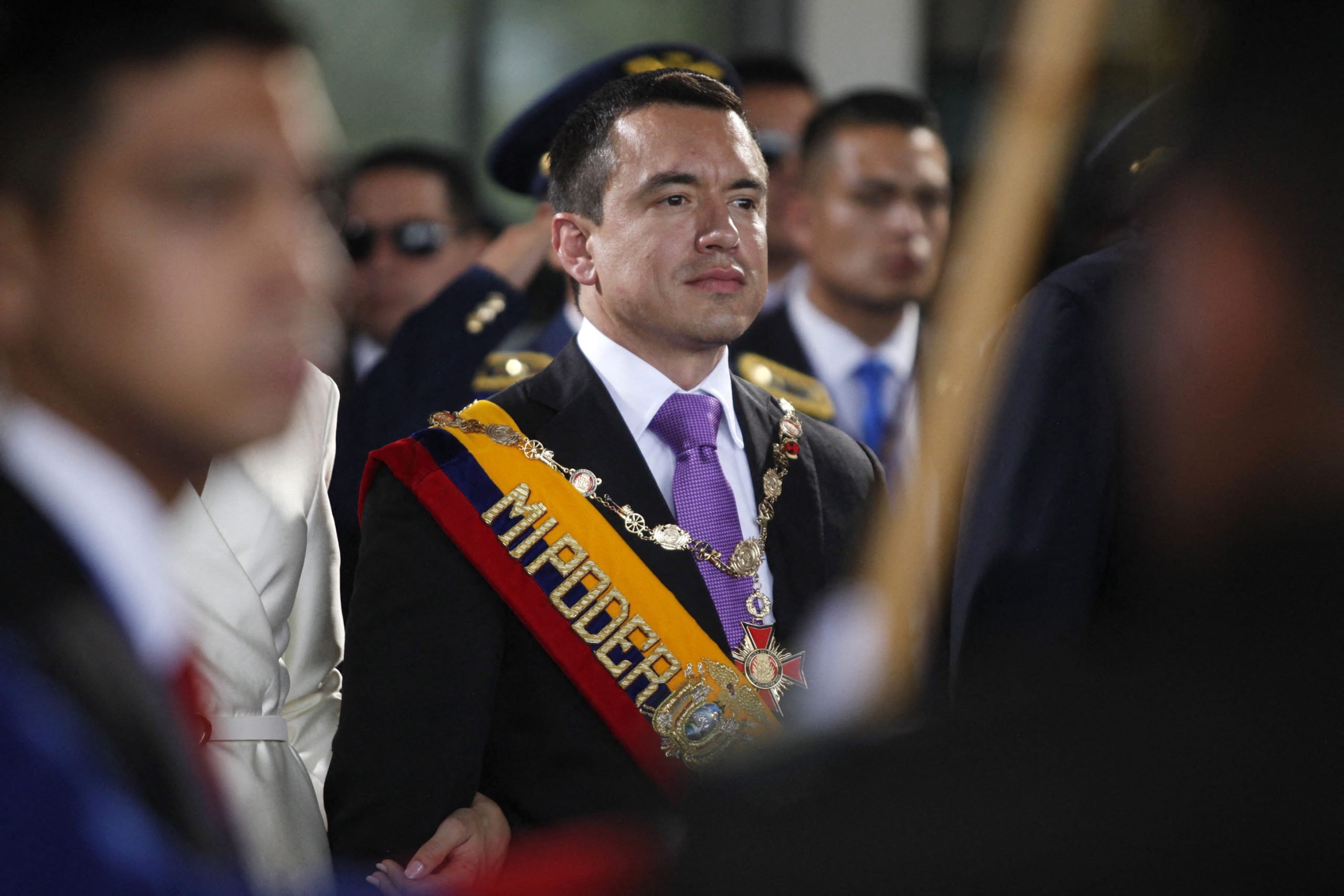 Equatorianos marcham contra reforma de Noboa que acaba com Ministérios da Mulher e do Meio Ambiente