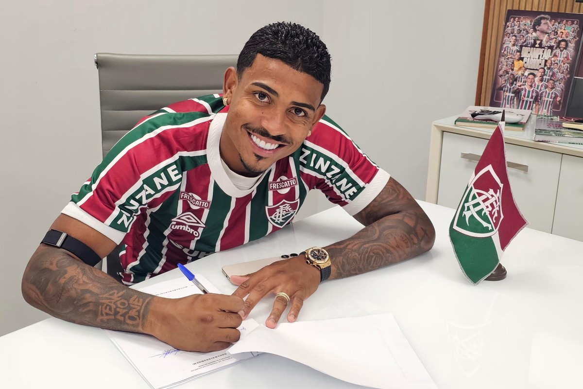 Fluminense anuncia renovação de John Kennedy