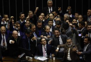 Foro especial gera discussão, mas é inócuo para Bolsonaro - 08/08/2025 - Poder