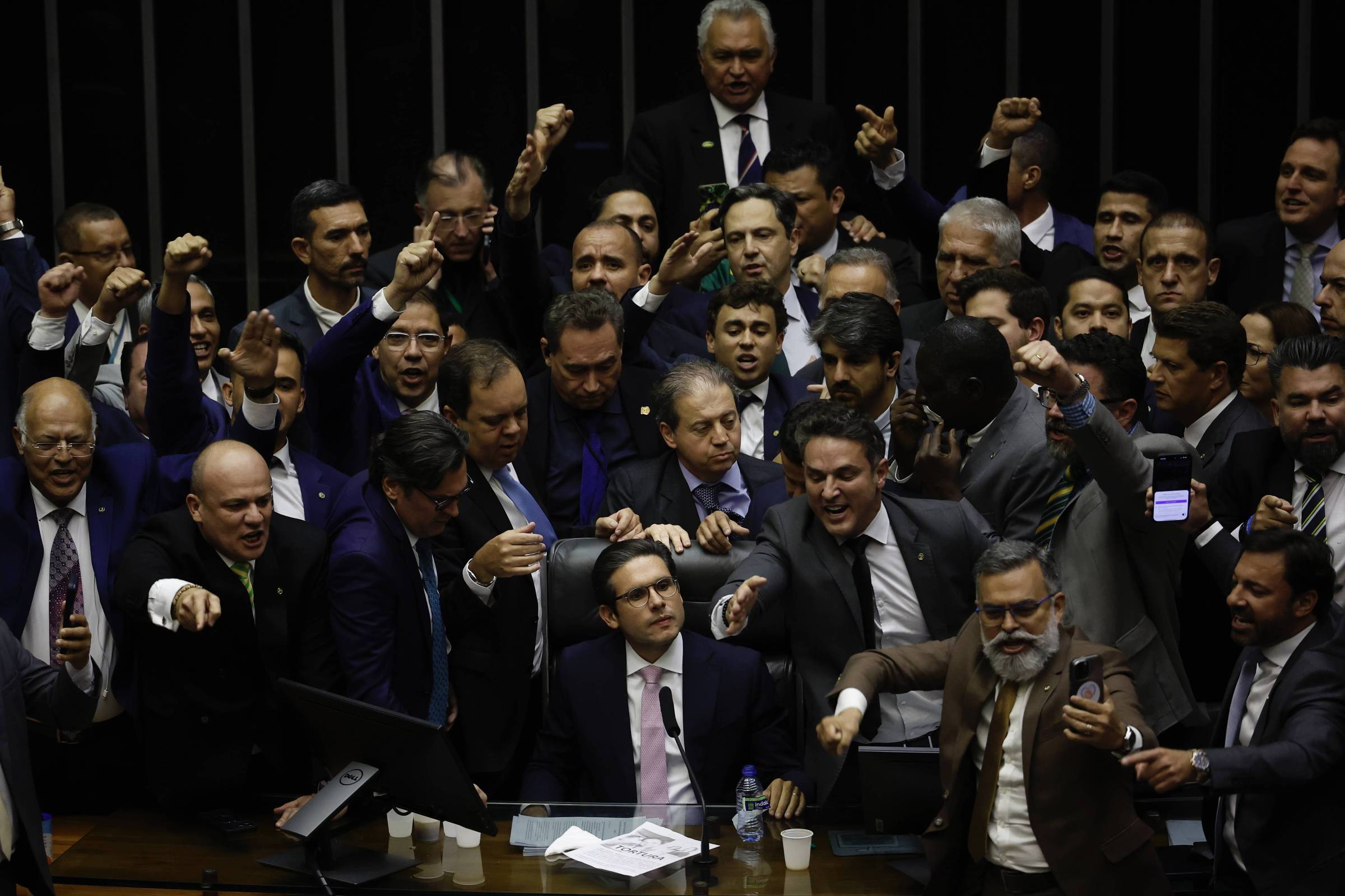 Foro especial gera discussão, mas é inócuo para Bolsonaro - 08/08/2025 - Poder