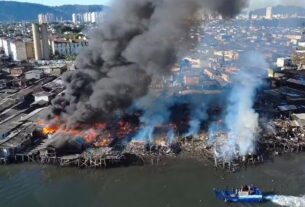 Incêndio em Santos atinge maior favela sobre palafitas do Brasil e mata idosa