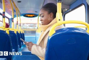 Ligue para viajar de ônibus gratuito para ajudar os sub-22 no trabalho