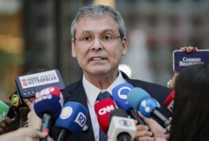 Lindbergh protocola projeto para criar crime de alta traição à pátria