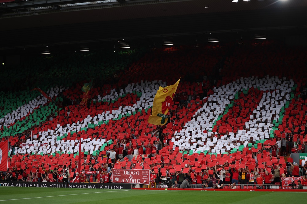 Liverpool abre o Campeonato Inglês com vitória suada sobre o Bournemouth em dia de comoção por Diogo Jota