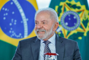 Lula afirma que Bolsonaro deveria ser investigado por ‘traição à pátria’