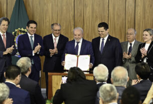 Lula pede votação rápida no Congresso das medidas para mitigar o tarifaço de Trump