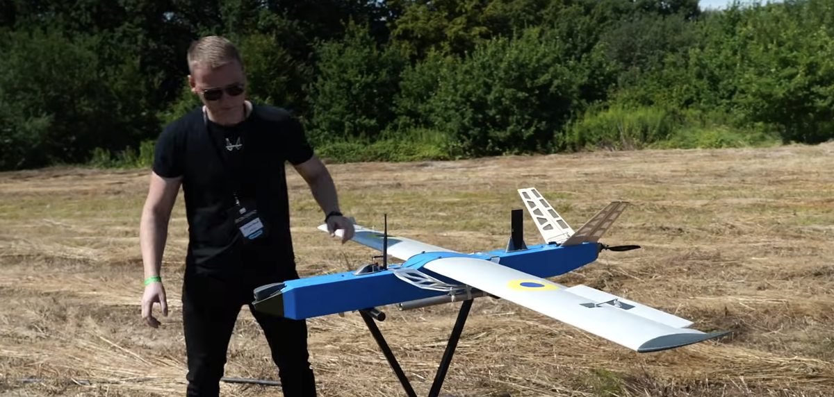 Mais drones interceptores de espingarda mirarem os enxames russos na Ucrânia