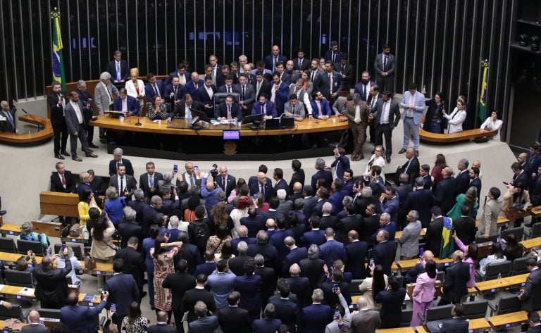 Mesa diretora da Câmara encaminha denúncia contra bolsonaristas que fizeram motim no plenário