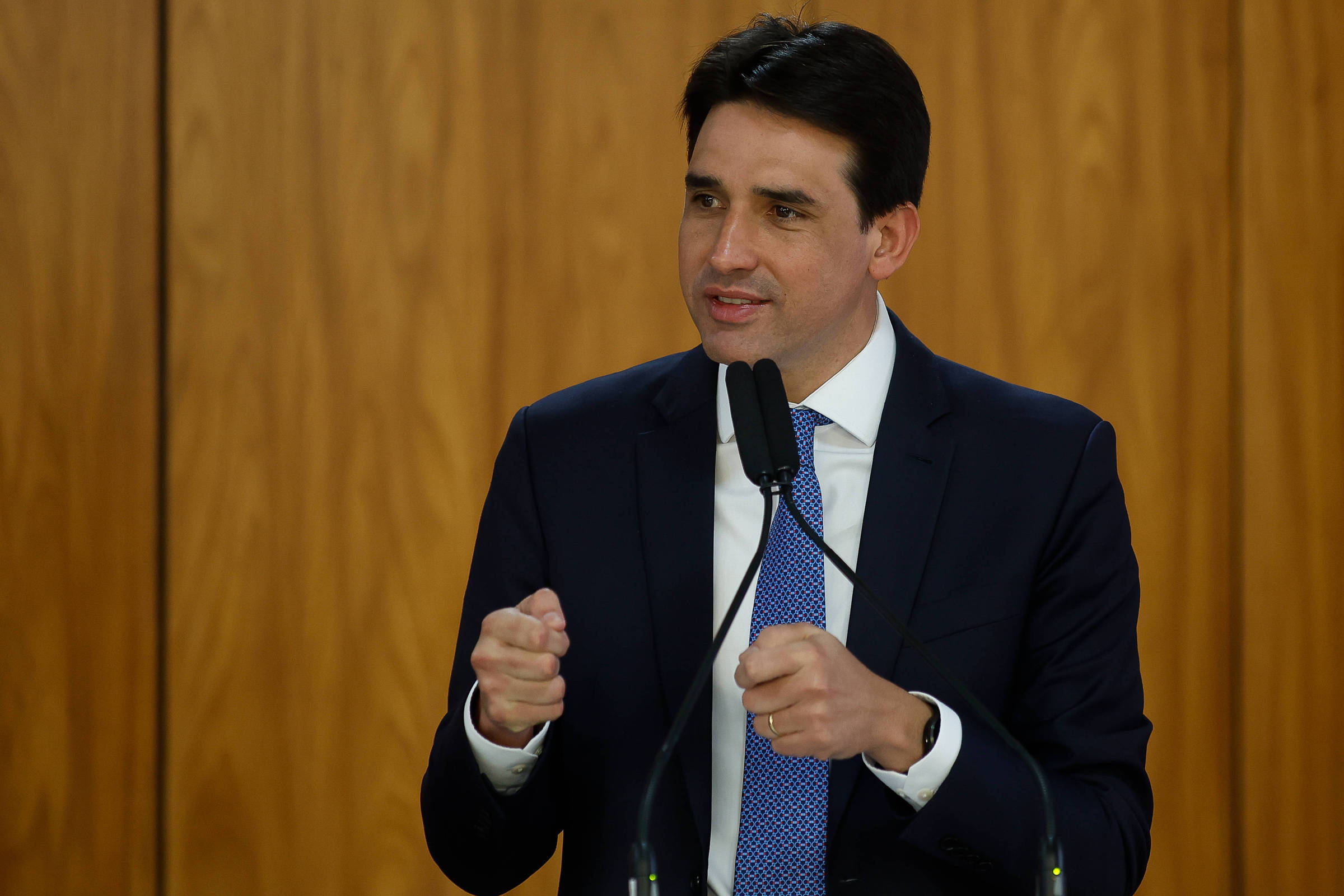Ministro cancela viagens e vai a Belém em meio a crise - 01/08/2025 - Painel