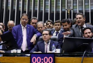 Motta critica obstrução e diz que democracia não pode ser negociada