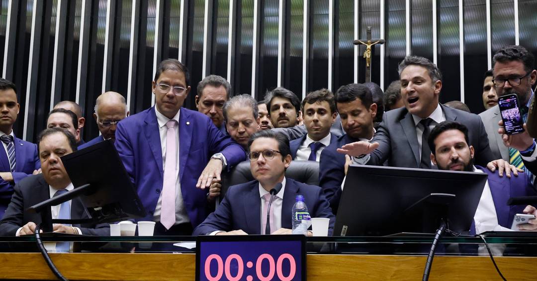 Motta critica obstrução e diz que democracia não pode ser negociada