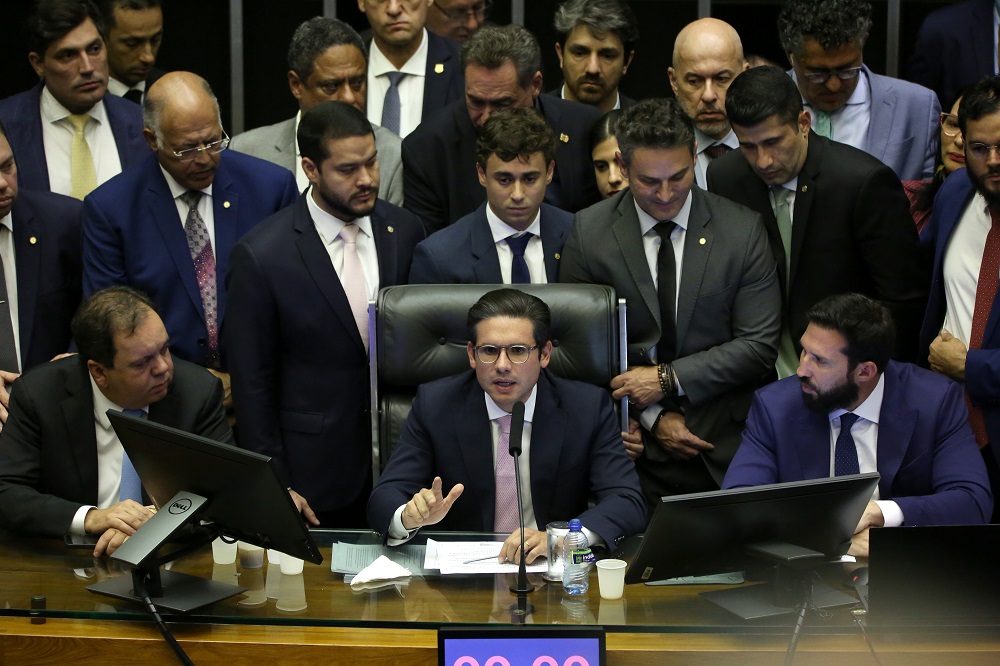 Motta sinaliza a possibilidade de suspender deputados que apoiam Bolsonaro