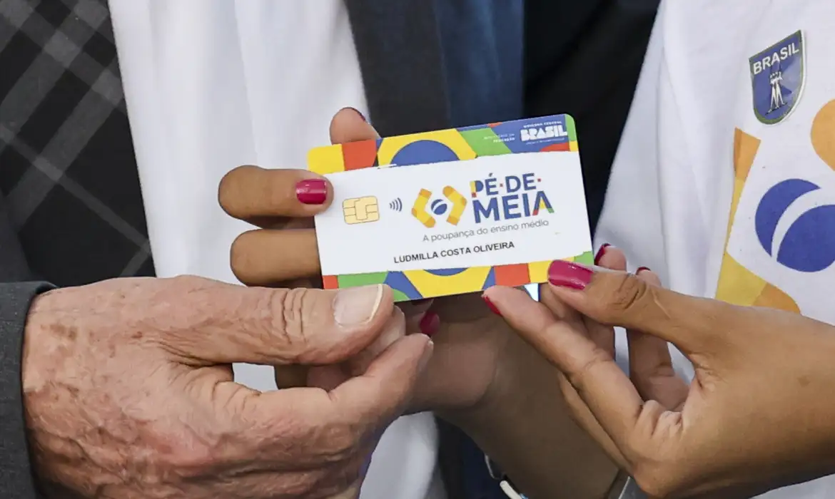 Nascidos em setembro e outubro recebem quinta parcela do Pé-de-Meia nesta sexta