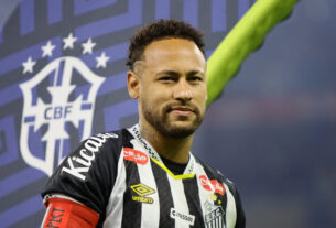 Neymar joga 90 minutos pelo sexto jogo seguido e bate marca do PSG