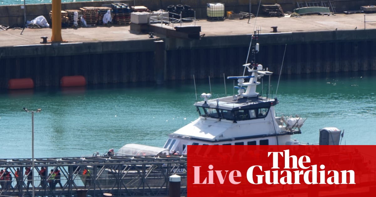 Número de pessoas que cruzam o canal em barcos pequenos, uma vez que o trabalho de trabalho provavelmente passou 50.000, pois Keir Starmer está sob pressão - Política do Reino Unido ao vivo | Notícias do Reino Unido