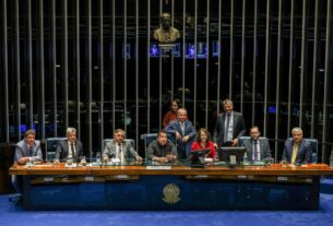 Oposição ocupa mesas da Câmara e do Senado em protesto contra prisão de Bolsonaro