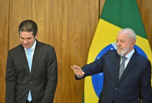 Partido dos Trabalhadores ativa militância digital para pressionar Hugo Motta pela cassação imediata de Eduardo Bolsonaro