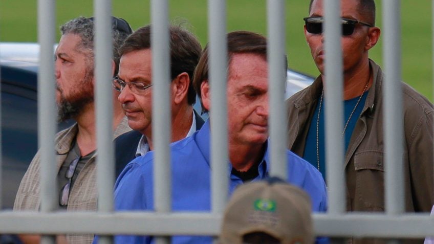 Prisão domiciliar de Bolsonaro é 'prenúncio do que está por vir', diz cientista político