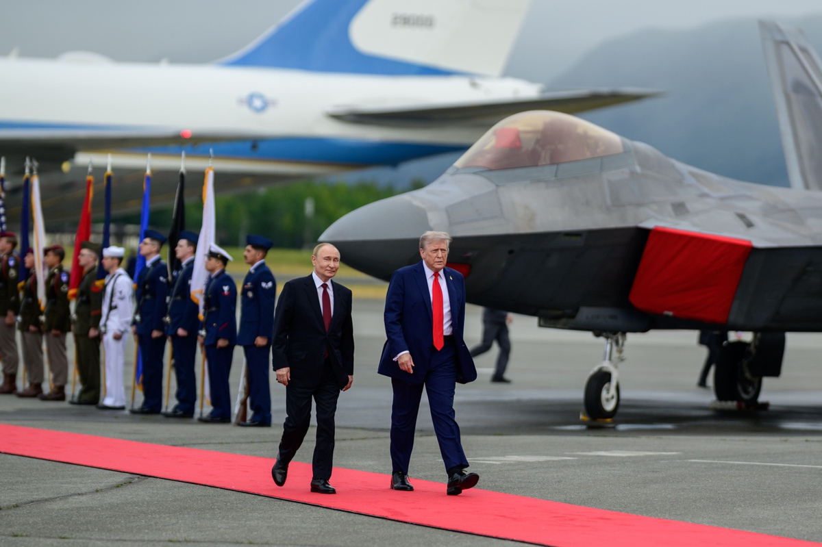 Putin assegura a des-isolação à medida que o 'exercício de audição' de Trump falha