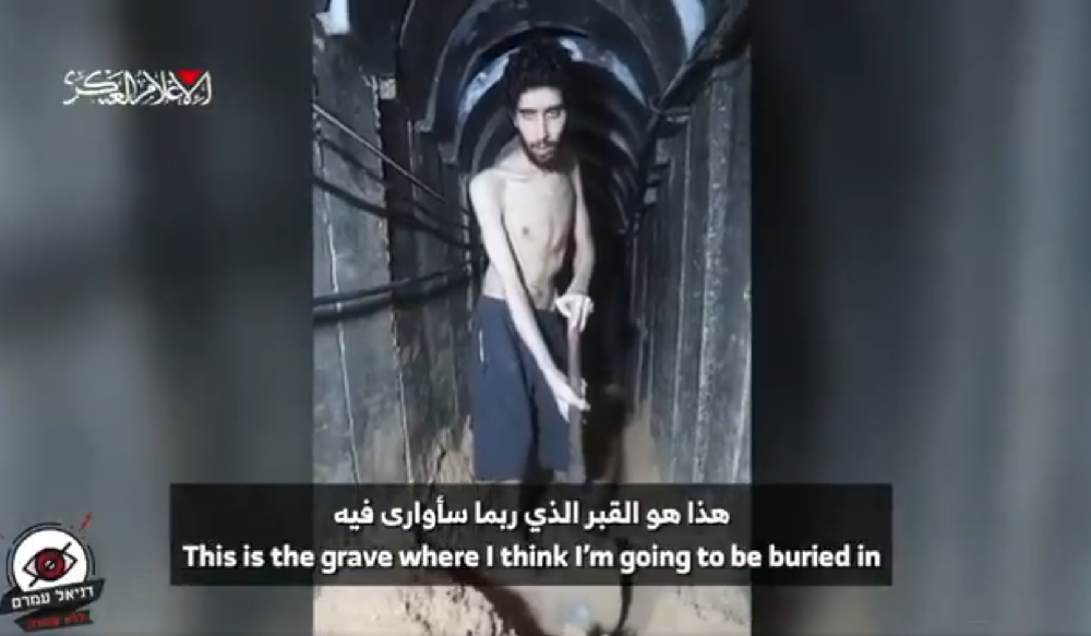 Refém israelense aparece cavando a própria cova em vídeo divulgado pelo Hamas