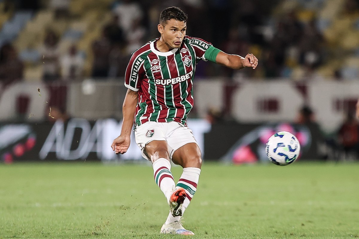 Thiago Silva será reavaliado após sentir dores na coxa e vira dúvida para jogo da Copa do Brasil