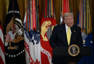 Trump aberto para conhecer Putin sem Zelensky, mantém o prazo de paz em 8 de agosto