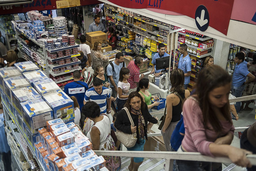 Varejo está em nível 9,3% acima do pré-pandemia, aponta IBGE