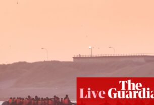 Yvette Cooper diz que os pequenos barcos "amontoados" usando lançamentos de águas rasas por trás do aumento dos números de chegada - Política do Reino Unido ao vivo | Política